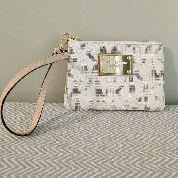 michael kors tan wristlet